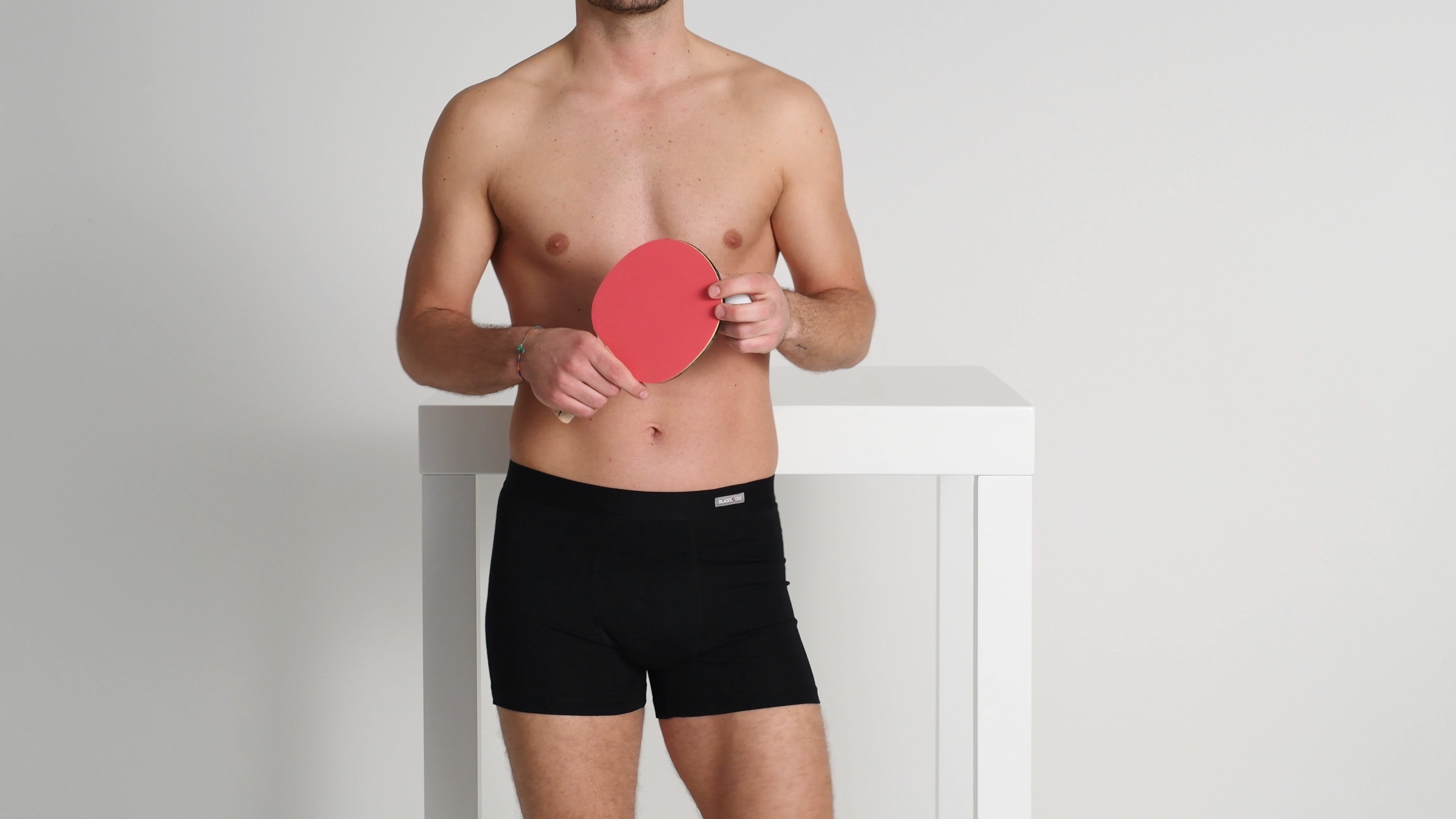 bBA_Boxer_Albertine_Schwarz_Mood1_3840x2160_5b4bb5a4-7e6e-4de8-8b51-244e1dca3fc4_2.png